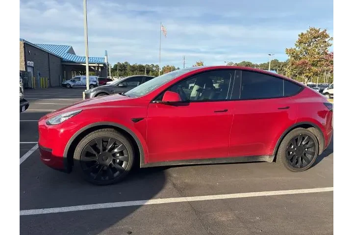 $27950 : Tesla Model Y 2021 AWD Long image 1