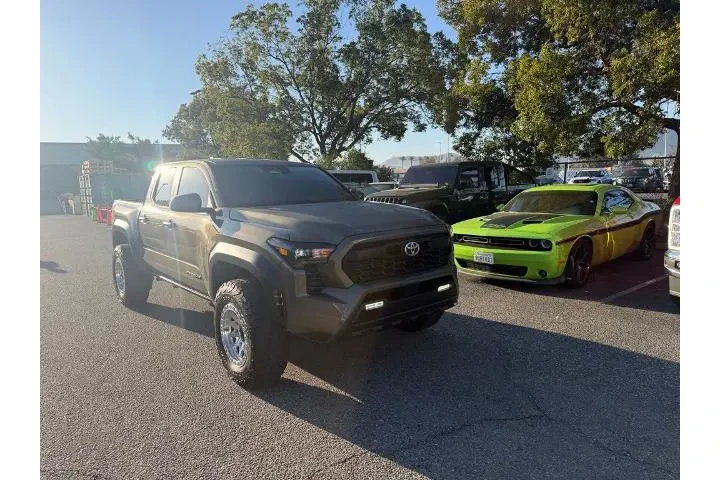 $38800 : Toyota Tacoma 2024 4x4 SR5 4 image 3