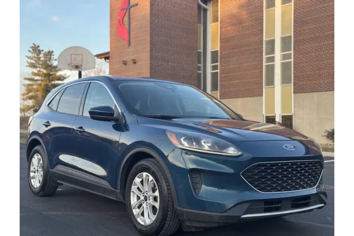 $7999 : 2020 Escape SE image 2