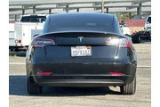 $23990 : Tesla Model 3 2022 4dr Sedan thumbnail