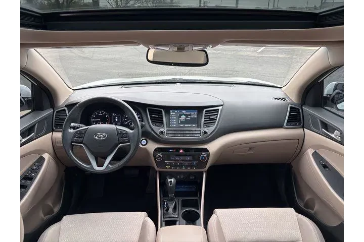 $16998 : Hyundai TUCSON 2018 Value 4d image 6