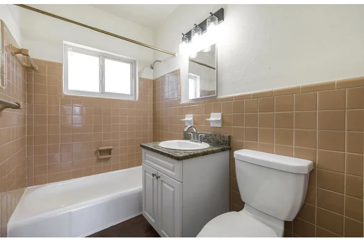 $1950 : 2 Bedroom Apt in Los Angeles image 7