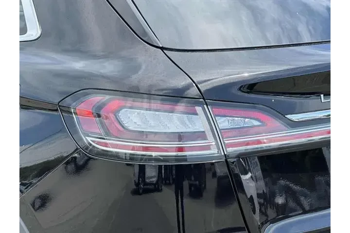 $34555 : Lincoln Nautilus 2022 AWD Re image 9