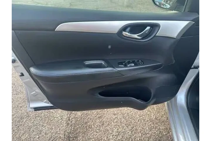 2017 Sentra SL image 7