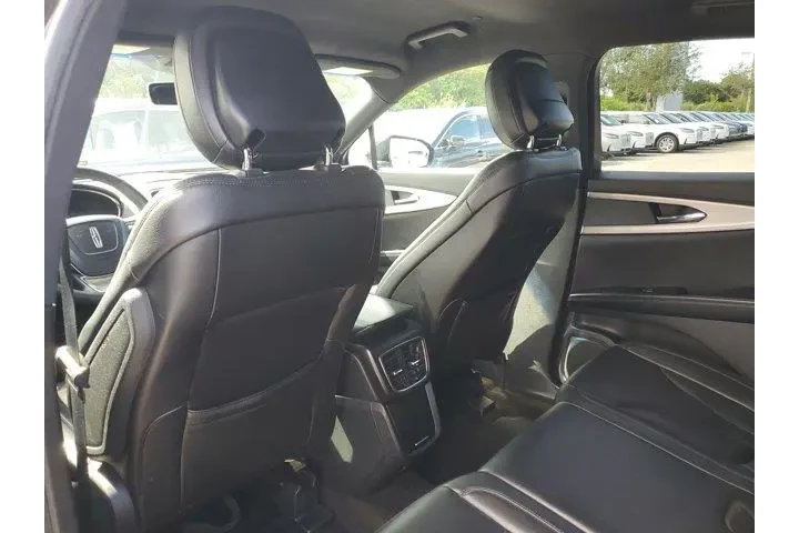 $18590 : Lincoln Nautilus 2020 4dr St image 6