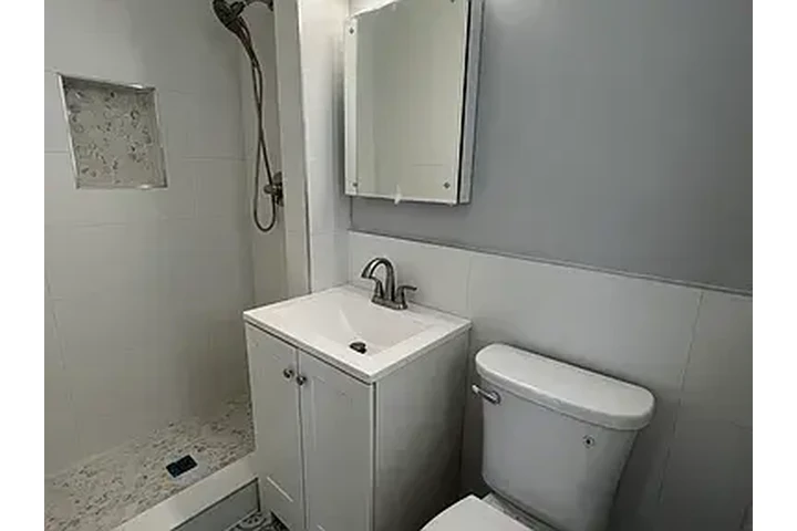 $2500 : Charming HOME IN Miami image 6