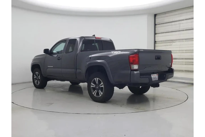 $28998 : Toyota Tacoma 2017 4x2 TRD S image 2