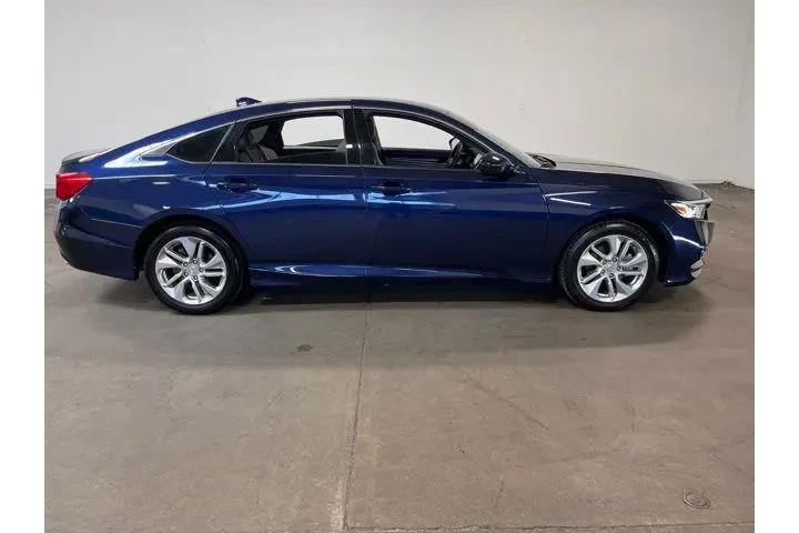 $20701 : Honda Accord 2018 LX 4dr Sed image 2
