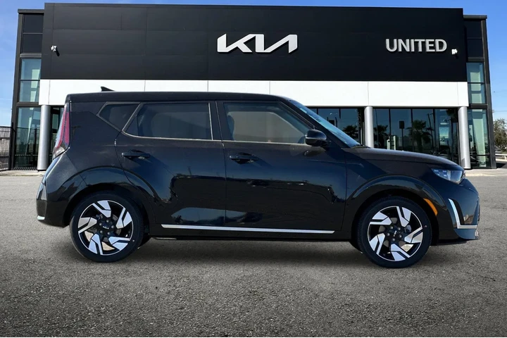 $26135 : New 2025 Soul GT-Line image 2