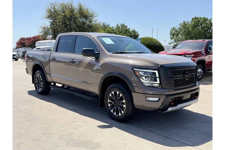 $31900 : 2023 Titan PRO-4X image 1