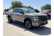 2023 Titan PRO-4X en Plano