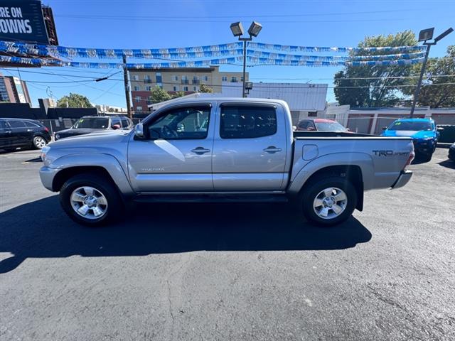 $32299 : 2015 Tacoma 4WD Double Cab V6 image 8