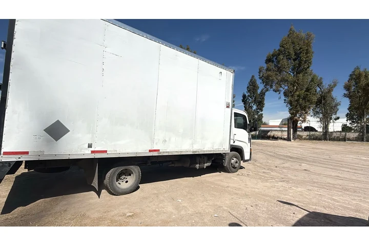 $750000 : Camioneta con caja de 1.5 tons image 2