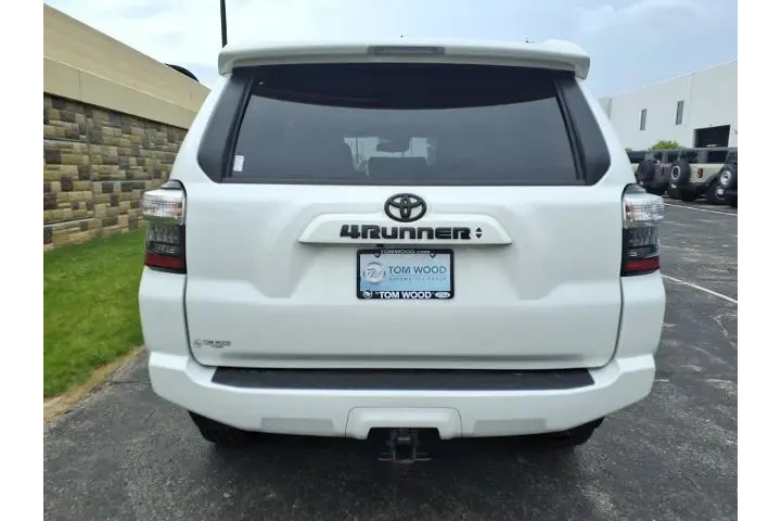 $39085 : Toyota 4Runner 2022 4x4 SR5 image 9