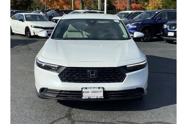 $22050 : Honda Accord 2024 LX 4dr Sed image 2