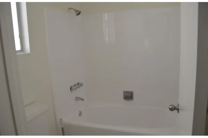 $1565 : 1 Bed 1 Bath Apt in Carson image 7