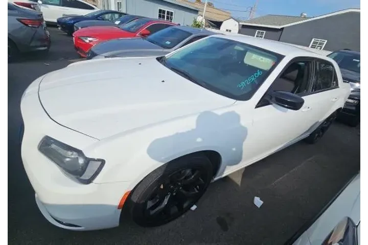 $26400 : Chrysler 300 2022 Touring 4d image 1