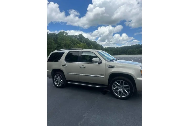 $7999 : 2013 Escalade Luxury image 3
