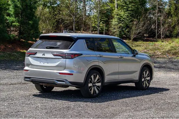 $22895 : Mitsubishi Outlander 2025 SE image 8