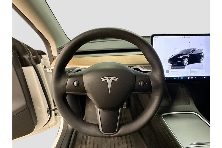 $28971 : Tesla Model Y 2023 AWD Long image 10
