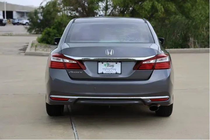 $14248 : Honda Accord 2016 LX 4dr Sed image 7