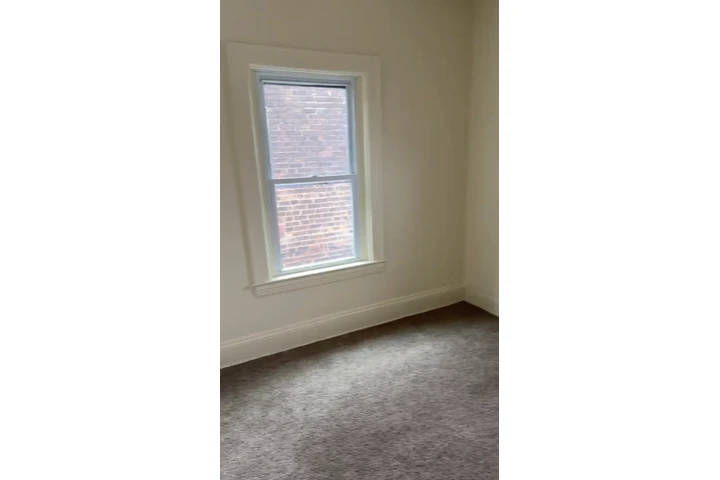 $900 : 2 Bedroom 1 Bath Apartment image 6