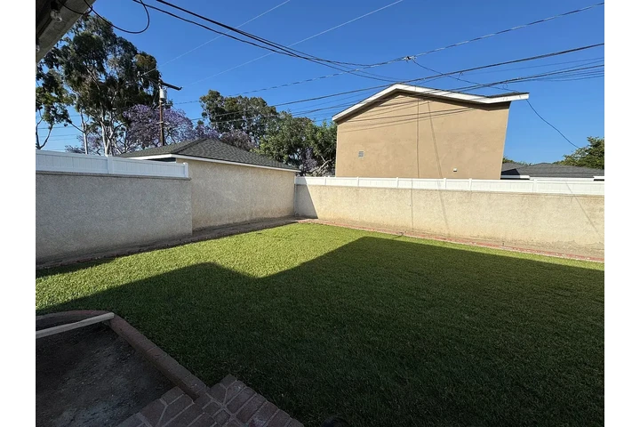 $900 : Beautiful Home...LAKEWOOD,CA image 8