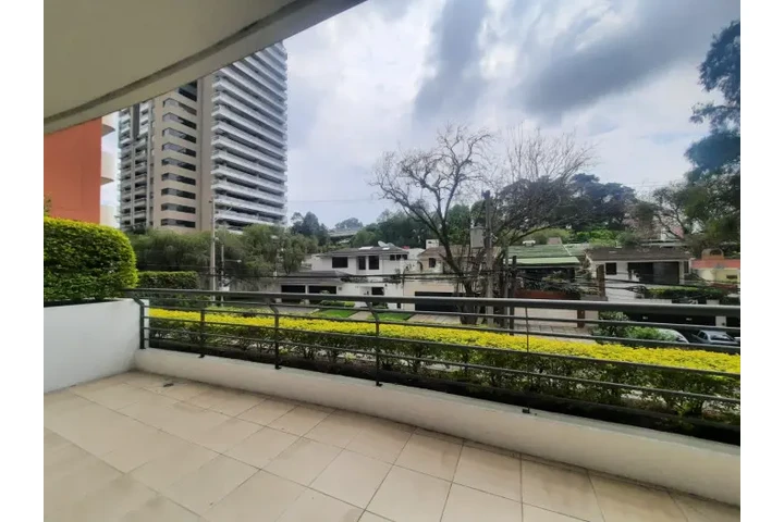 $1650 : Apartamento en Renta Amueblado image 6