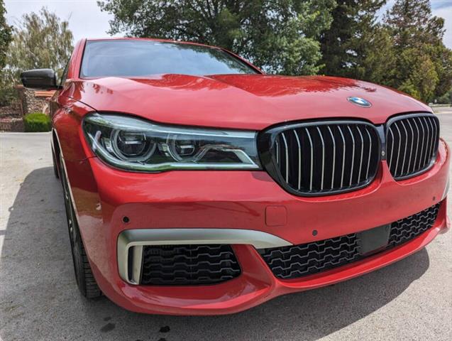 $61799 : 2018 BMW 7 Series M760i xDrive image 3