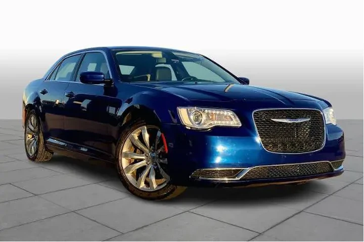 $12225 : Chrysler 300 2019 Touring 4d image 2