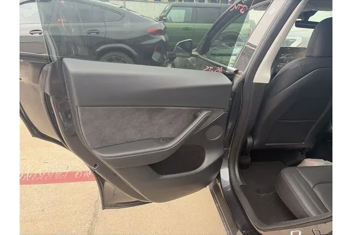 $38085 : Tesla Model Y 2024 AWD Long image 8