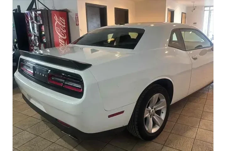 $17995 : Dodge Challenger 2023 SXT 2d image 4