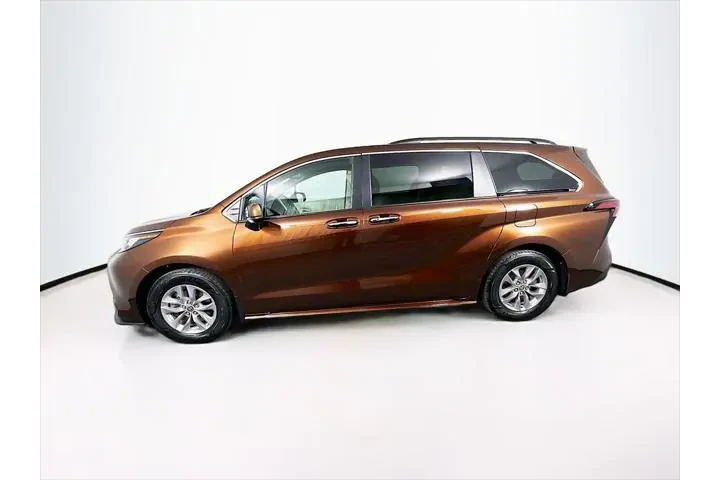 $37990 : Toyota Sienna 2022 AWD XLE 7 image 3