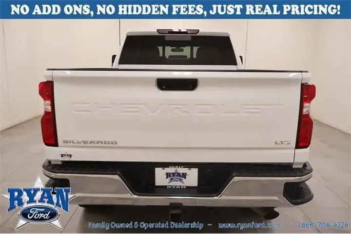 Chevrolet Silverado 2500HD 2 image 4