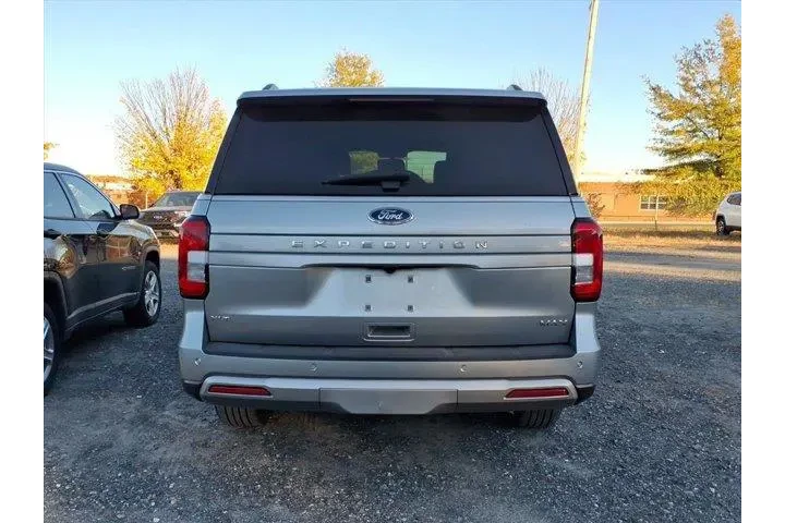 $39807 : Ford Expedition MAX 2023 4x4 image 8