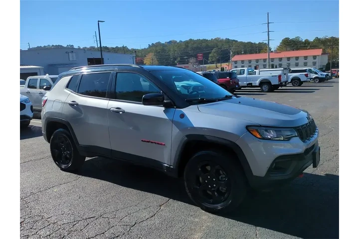 $21304 : Jeep Compass 2023 4x4 Trailh image 2