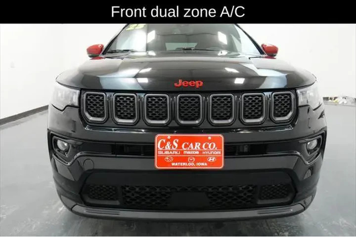 $22344 : Jeep Compass 2023 4x4 (Red) image 2