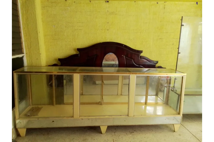 $20000 : VENTA DE VITRINAS Y MOSTRADOR image 2