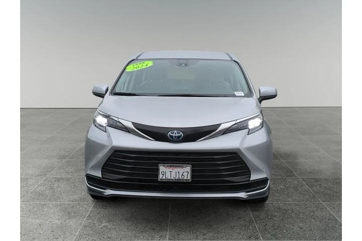 $39748 : Toyota Sienna 2024 LE 8-Pass image 8