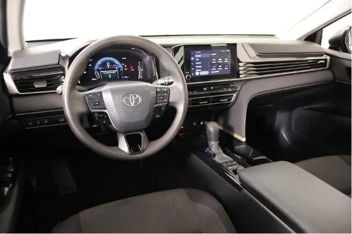 $26401 : Toyota Camry 2025 SE 4dr Sed image 2