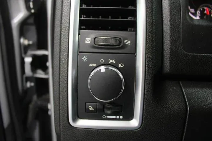 $27909 : Ram 1500 Classic 2021 4x4 SL image 7