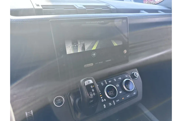 $73910 : 2022 Defender V8 image 1