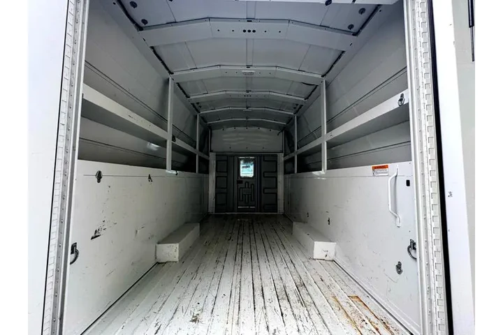 2022 Express G3500 image 8