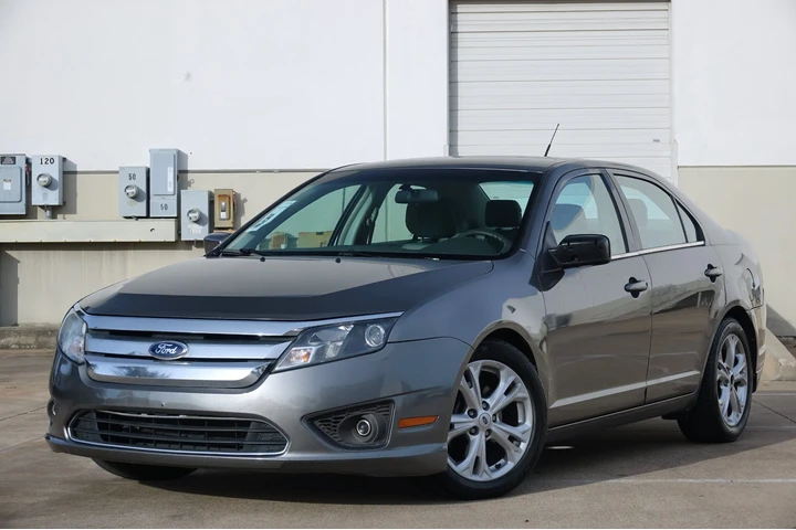 $7400 : 2012 Fusion SE image 2