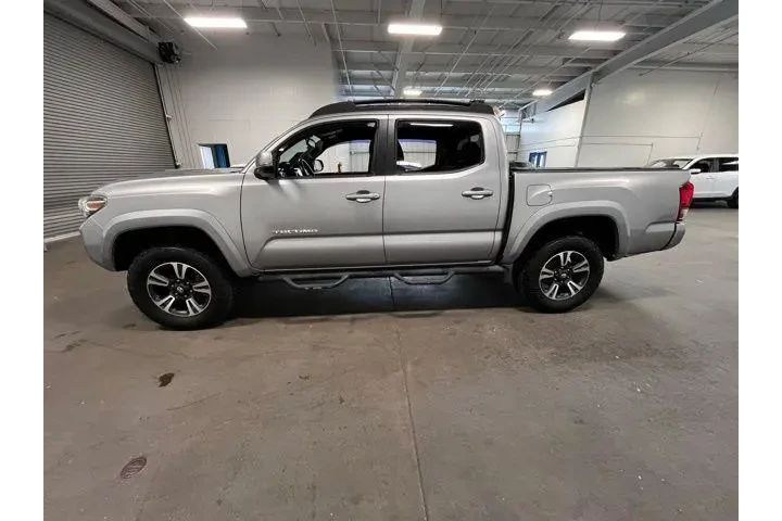 $30938 : Toyota Tacoma 2017 4x4 TRD S image 6