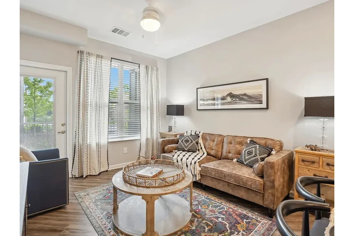 $1300 : A Great House image 2