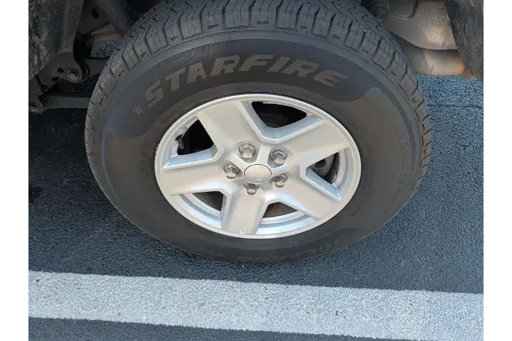 $28978 : Jeep Gladiator 2023 4x4 Spor image 6