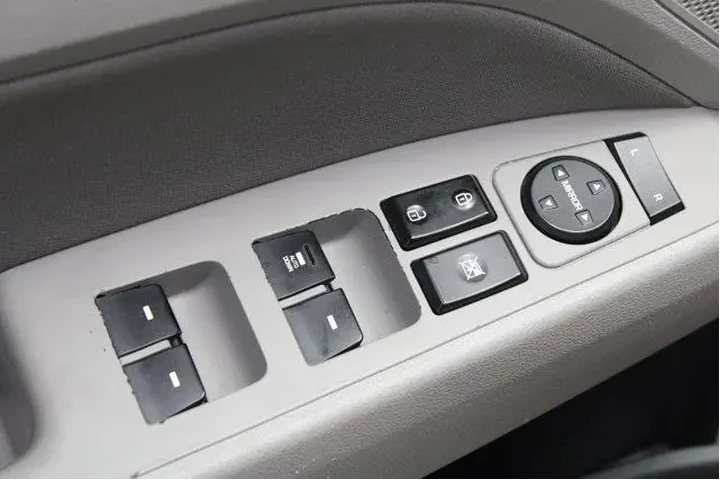 $12981 : Hyundai ELANTRA 2020 SEL 4dr image 4