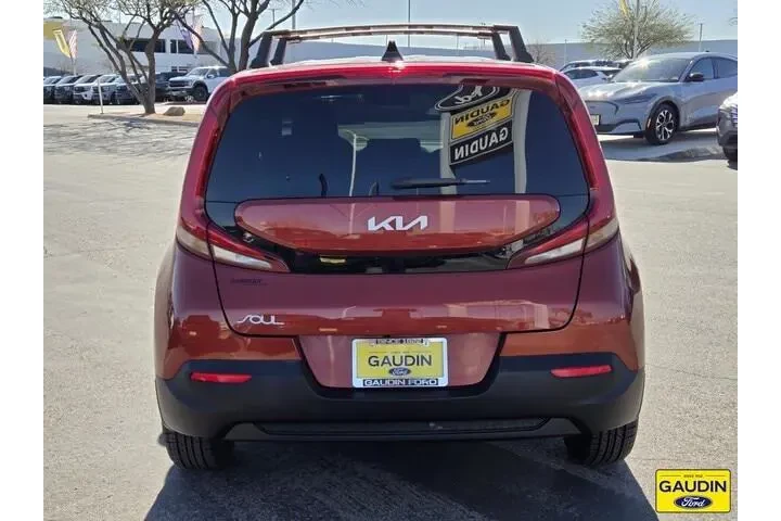 $12995 : Kia Soul 2022 LX 4dr Crossov image 6