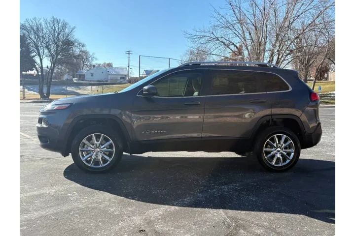 $9900 : 2015 Cherokee Limited image 8